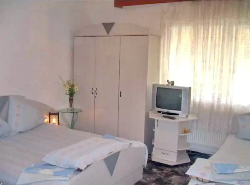 Rășinari Cazare | Motel (K0598-15) Imaginea poate fi supusă drepturilor de autor. Se recomandă contactarea titularului drepturilor.