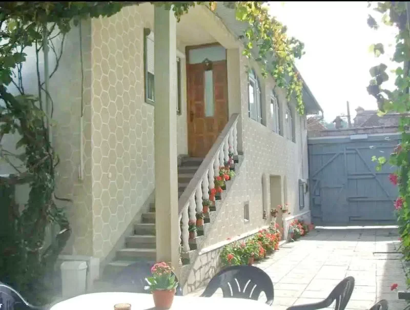 Rășinari Cazare | Motel (K0598-18) Imaginea poate fi supusă drepturilor de autor. Se recomandă contactarea titularului drepturilor.