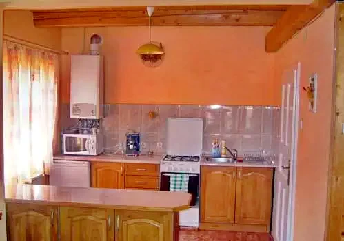 Hoghia Cazare | Sat de vacanță (K0436-4) Imaginea poate fi supusă drepturilor de autor. Se recomandă contactarea titularului drepturilor.