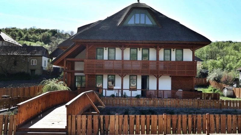 Sic Cazare | Motel (K1538-13) Imaginea poate fi supusă drepturilor de autor. Se recomandă contactarea titularului drepturilor.