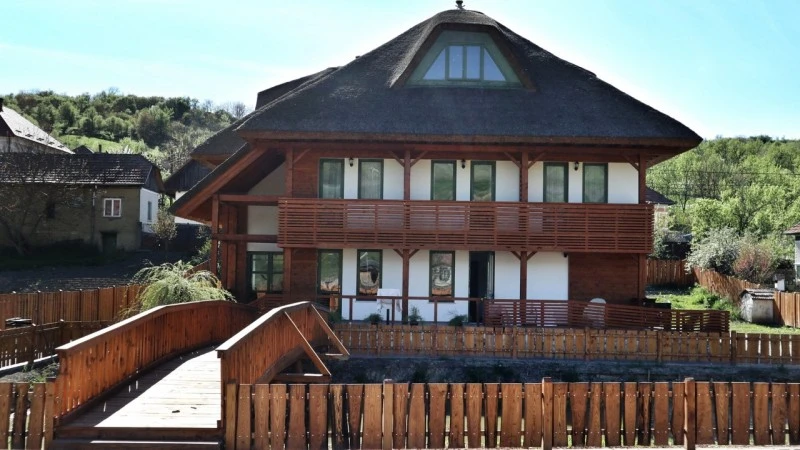 Sic Cazare | Motel (K1538-27) Imaginea poate fi supusă drepturilor de autor. Se recomandă contactarea titularului drepturilor.