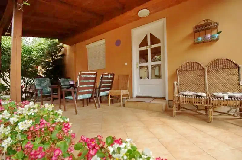 Cazare Gyula / Leila Apartman. Imaginea poate fi supusă drepturilor de autor. Se recomandă contactarea titularului drepturilor.