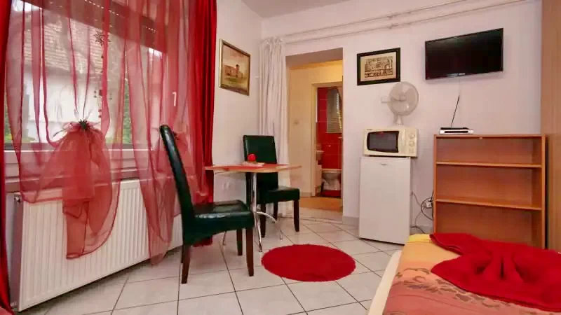 Cazare Gyula / Leila Apartman. Imaginea poate fi supusă drepturilor de autor. Se recomandă contactarea titularului drepturilor.