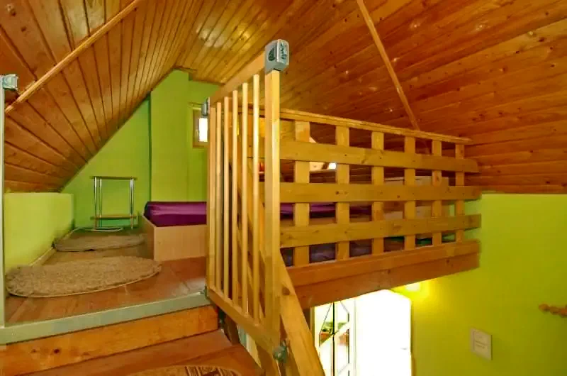 Jula Cazare | Sat de vacanță (K0005-39) Imaginea poate fi supusă drepturilor de autor. Se recomandă contactarea titularului drepturilor.