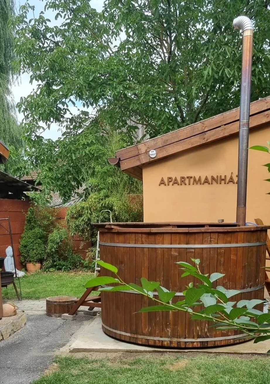 Jula Cazare | Sat de vacanță (K0005-44) Imaginea poate fi supusă drepturilor de autor. Se recomandă contactarea titularului drepturilor.