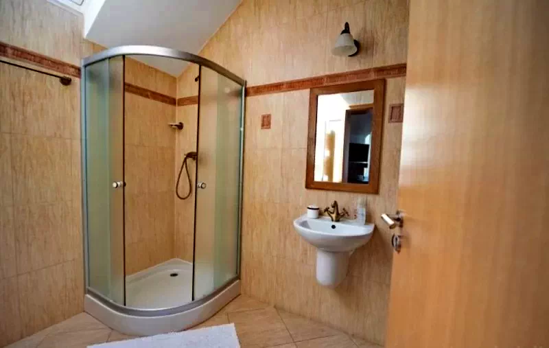 Katrosa Szállás | Motel (K0482-9) A kép szerzői jogvédelem alatt állhat. Javasolt a kapcsolatfelvétel a jog tulajdonossal.