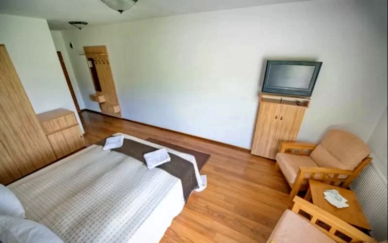 Cătrușa Cazare | Motel (K0482-15) Imaginea poate fi supusă drepturilor de autor. Se recomandă contactarea titularului drepturilor.