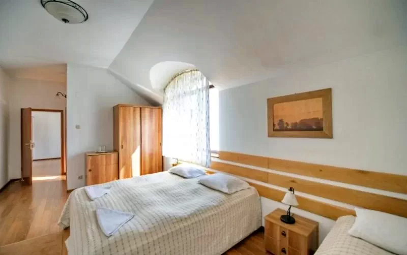 Cătrușa Cazare | Motel (K0482-25) Imaginea poate fi supusă drepturilor de autor. Se recomandă contactarea titularului drepturilor.