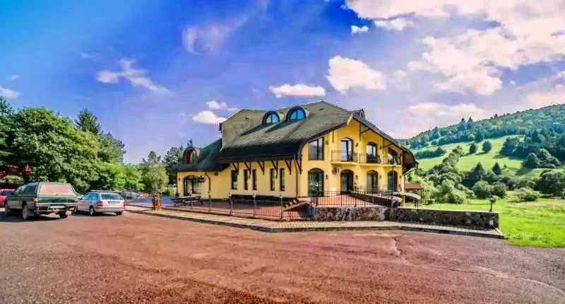 Katrosa Szállás | Turisztikai panzió (K0482-38) A kép szerzői jogvédelem alatt állhat. Javasolt a kapcsolatfelvétel a jog tulajdonossal.