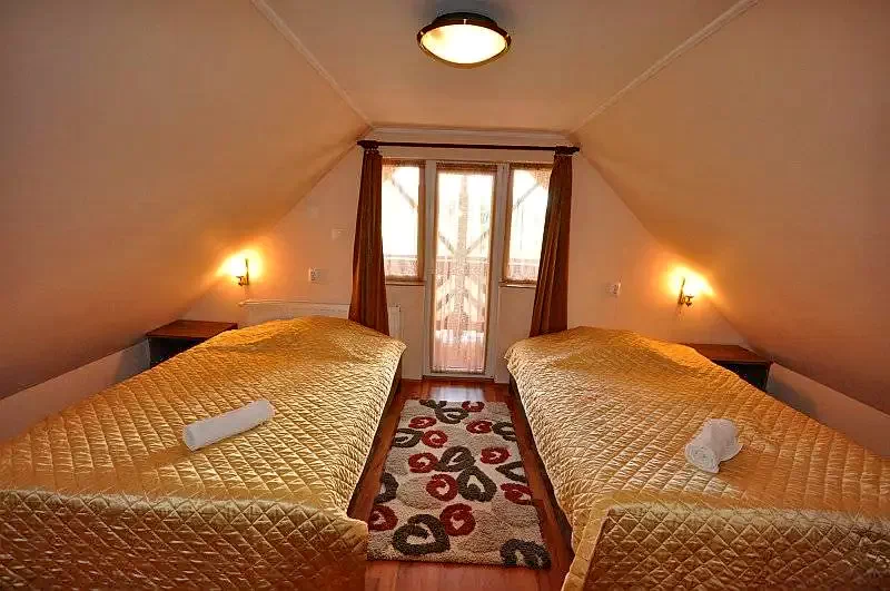 Tibód Szállás | Villa (K0636-14) A kép szerzői jogvédelem alatt állhat. Javasolt a kapcsolatfelvétel a jog tulajdonossal. Tibód Szállás | Villa (K0636-14) A kép szerzői jogvédelem alatt állhat. Javasolt a kapcsolatfelvétel a jog tulajdonossal.