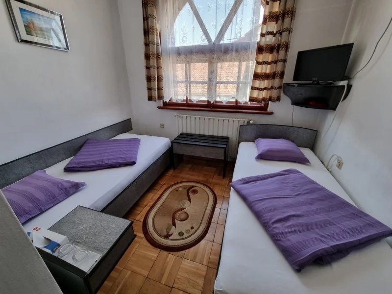 Máramarossziget Szállás | Turisztikai panzió (K1064-32) A kép szerzői jogvédelem alatt állhat. Javasolt a kapcsolatfelvétel a jog tulajdonossal.