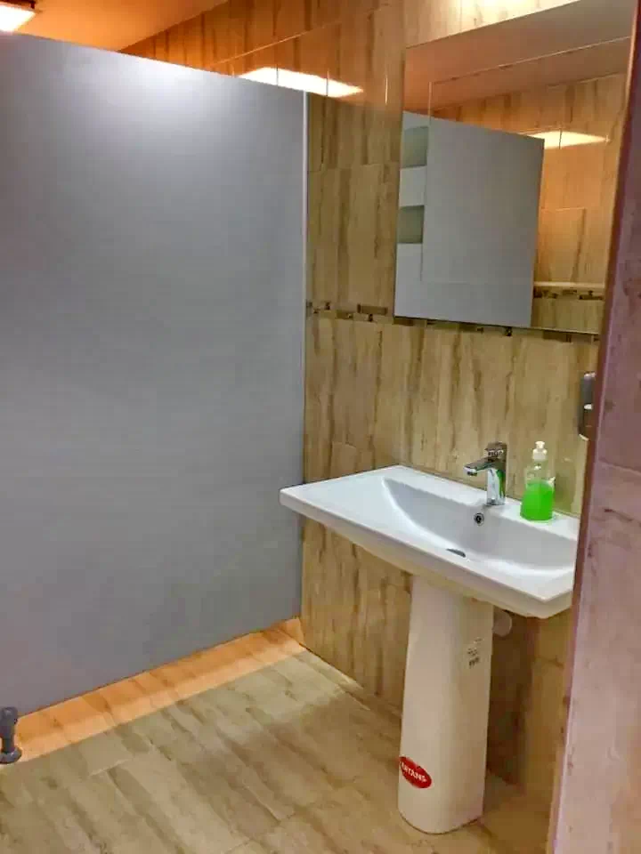 Bazna Cazare | Motel (K1172-7) Imaginea poate fi supusă drepturilor de autor. Se recomandă contactarea titularului drepturilor.