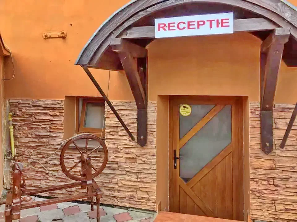 Bazna Cazare | Pensiune (K1172-11) Imaginea poate fi supusă drepturilor de autor. Se recomandă contactarea titularului drepturilor. Bazna Cazare | Pensiune (K1172-11) Imaginea poate fi supusă drepturilor de autor. Se recomandă contactarea titularului drepturilor.