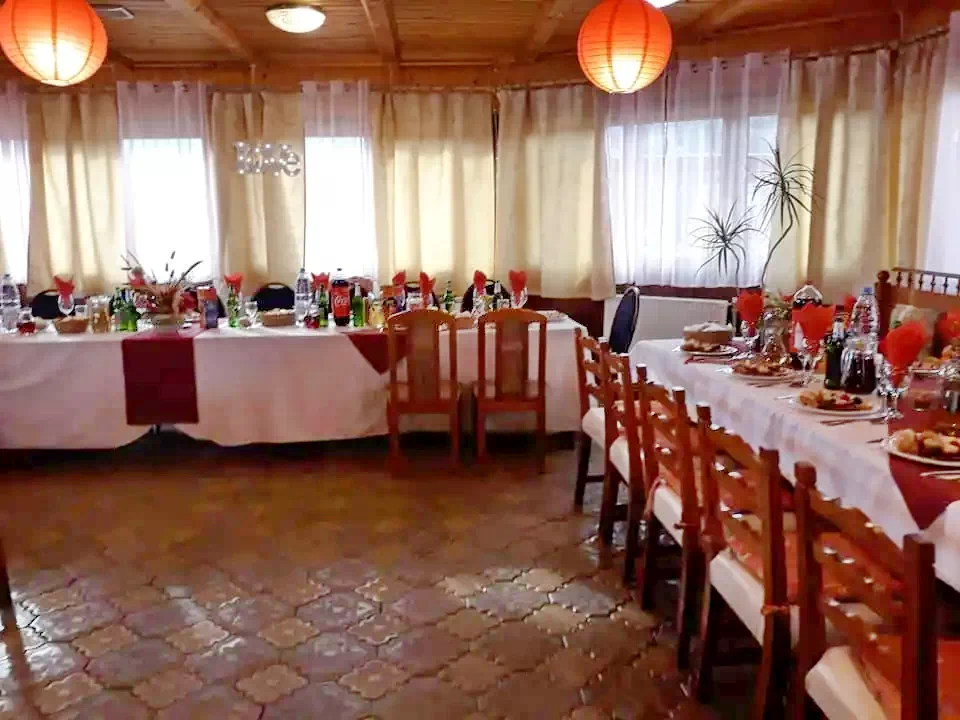 Bazna Cazare | Motel (K1172-16) Imaginea poate fi supusă drepturilor de autor. Se recomandă contactarea titularului drepturilor.