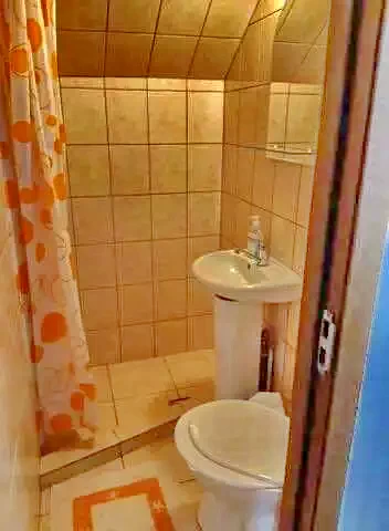 Guraró Szállás | Motel (K1039-21) A kép szerzői jogvédelem alatt állhat. Javasolt a kapcsolatfelvétel a jog tulajdonossal.