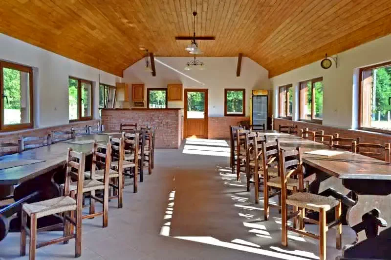 Vármező Szállás | Üdülőfalu (K0992-2) A kép szerzői jogvédelem alatt állhat. Javasolt a kapcsolatfelvétel a jog tulajdonossal.