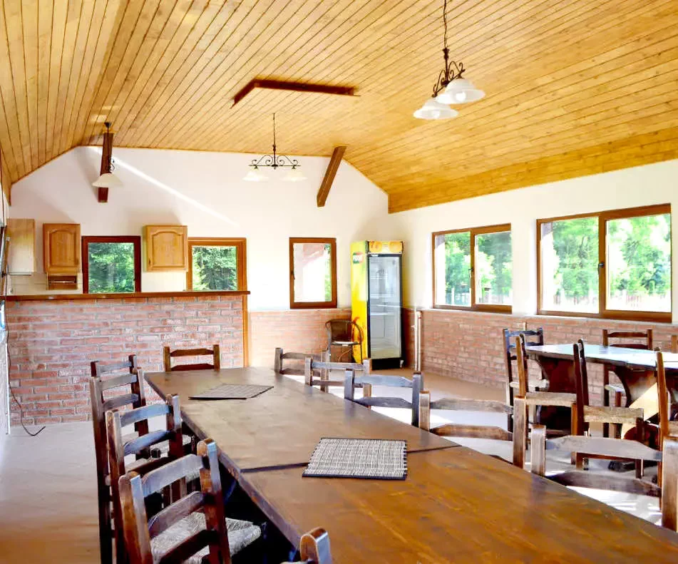 Vármező Szállás | Kulcsosház (K0992-4) A kép szerzői jogvédelem alatt állhat. Javasolt a kapcsolatfelvétel a jog tulajdonossal. Vármező Szállás | Kulcsosház (K0992-4) A kép szerzői jogvédelem alatt állhat. Javasolt a kapcsolatfelvétel a jog tulajdonossal.