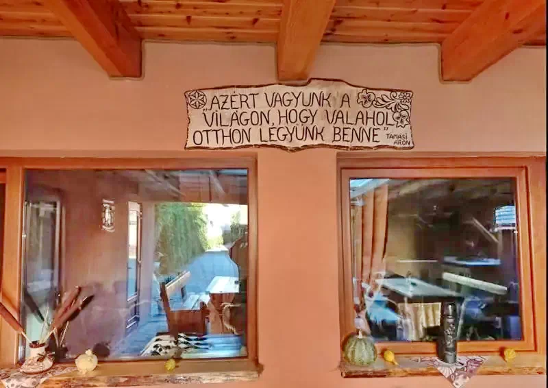 Săcele Cazare | Motel (K0088-16) Imaginea poate fi supusă drepturilor de autor. Se recomandă contactarea titularului drepturilor.