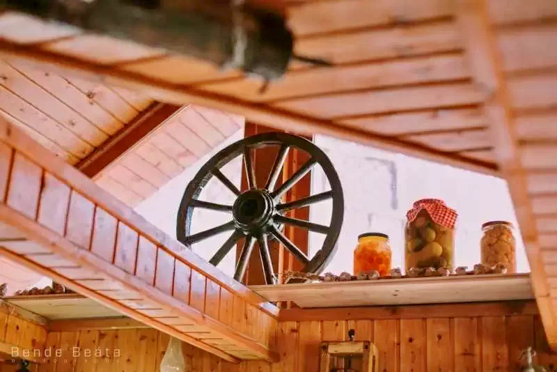 Covasna Cazare | Motel (K1365-7) Imaginea poate fi supusă drepturilor de autor. Se recomandă contactarea titularului drepturilor.