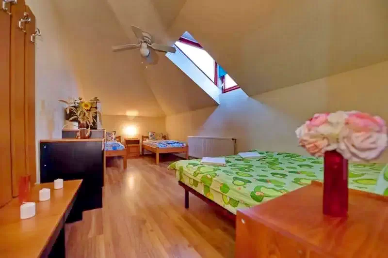 Kovászna Szállás | Motel (K1365-16) A kép szerzői jogvédelem alatt állhat. Javasolt a kapcsolatfelvétel a jog tulajdonossal.