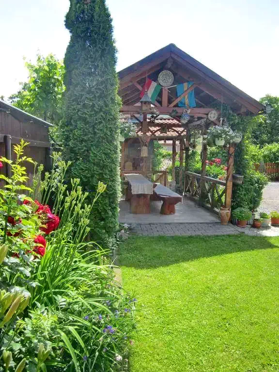 Corund Cazare | Pensiune (K0259-12) Imaginea poate fi supusă drepturilor de autor. Se recomandă contactarea titularului drepturilor.