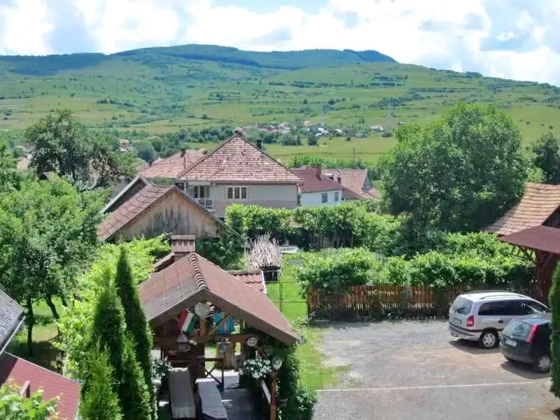 Corund Cazare | Pensiune (K0259-16) Imaginea poate fi supusă drepturilor de autor. Se recomandă contactarea titularului drepturilor.