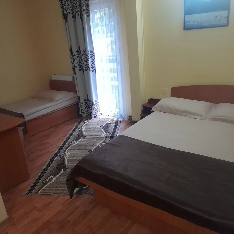 Gyilkostó Szállás | Panzió (K0922-25) A kép szerzői jogvédelem alatt állhat. Javasolt a kapcsolatfelvétel a jog tulajdonossal. Gyilkostó Szállás | Panzió (K0922-25) A kép szerzői jogvédelem alatt állhat. Javasolt a kapcsolatfelvétel a jog tulajdonossal.