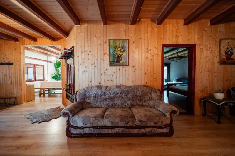 Izvoare Cazare | Cabană (K0225-9) Imaginea poate fi supusă drepturilor de autor. Se recomandă contactarea titularului drepturilor. Izvoare Cazare | Cabană (K0225-9) Imaginea poate fi supusă drepturilor de autor. Se recomandă contactarea titularului drepturilor.