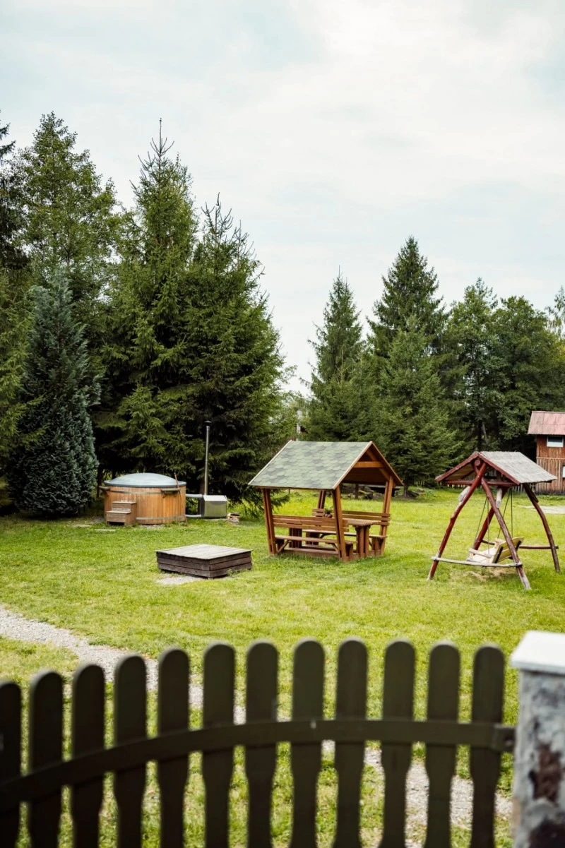 Izvoare Cazare | Sat de vacanță (K0225-72) Imaginea poate fi supusă drepturilor de autor. Se recomandă contactarea titularului drepturilor.