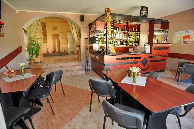 Lăzarea Cazare | Motel (K1074-2) Imaginea poate fi supusă drepturilor de autor. Se recomandă contactarea titularului drepturilor.