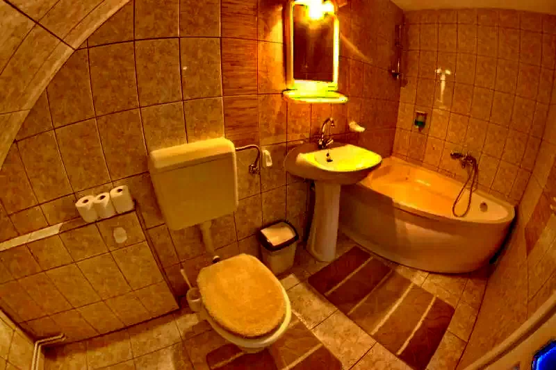 Cazare Lăzarea - Pensiune Castel*** | Gyergyószárhegy - Kastély Panzió***. Imaginea poate fi supusă drepturilor de autor. Se recomandă contactarea titularului drepturilor.