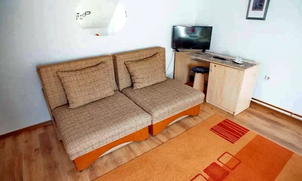 Lăzarea Cazare | Motel (K1074-13) Imaginea poate fi supusă drepturilor de autor. Se recomandă contactarea titularului drepturilor.