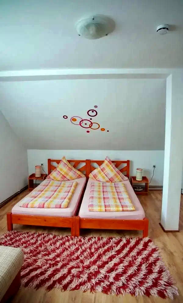 Lăzarea Cazare | Motel (K1074-23) Imaginea poate fi supusă drepturilor de autor. Se recomandă contactarea titularului drepturilor.