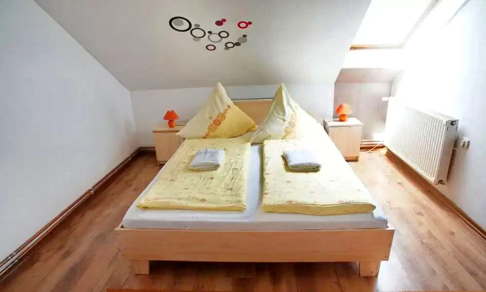 Lăzarea Cazare | Motel (K1074-25) Imaginea poate fi supusă drepturilor de autor. Se recomandă contactarea titularului drepturilor.