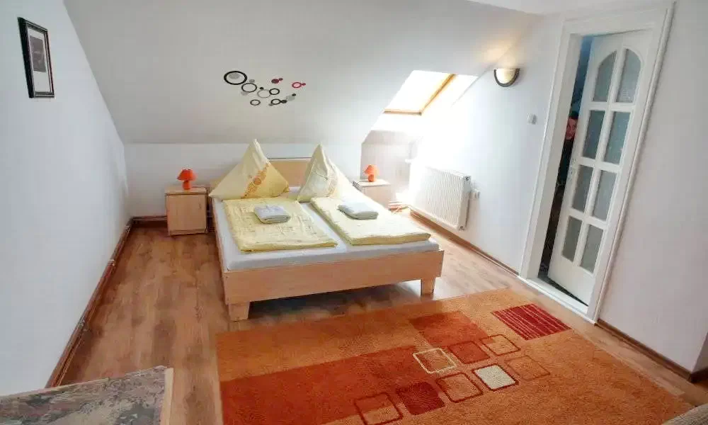 Gyergyószárhegy Szállás | Motel (K1074-26) A kép szerzői jogvédelem alatt állhat. Javasolt a kapcsolatfelvétel a jog tulajdonossal.