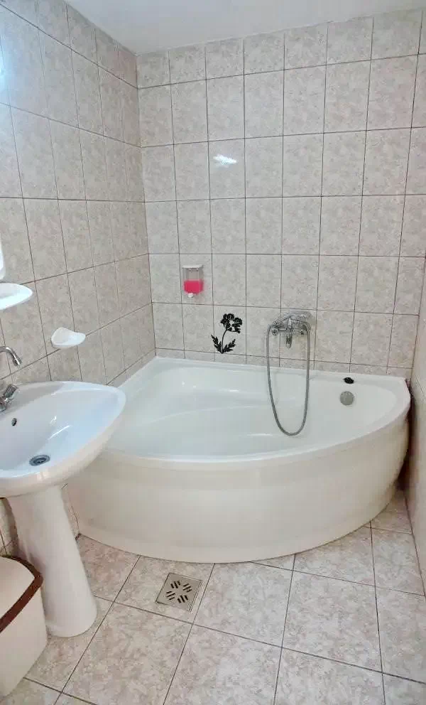 Gyergyószárhegy Szállás | Motel (K1074-28) A kép szerzői jogvédelem alatt állhat. Javasolt a kapcsolatfelvétel a jog tulajdonossal.