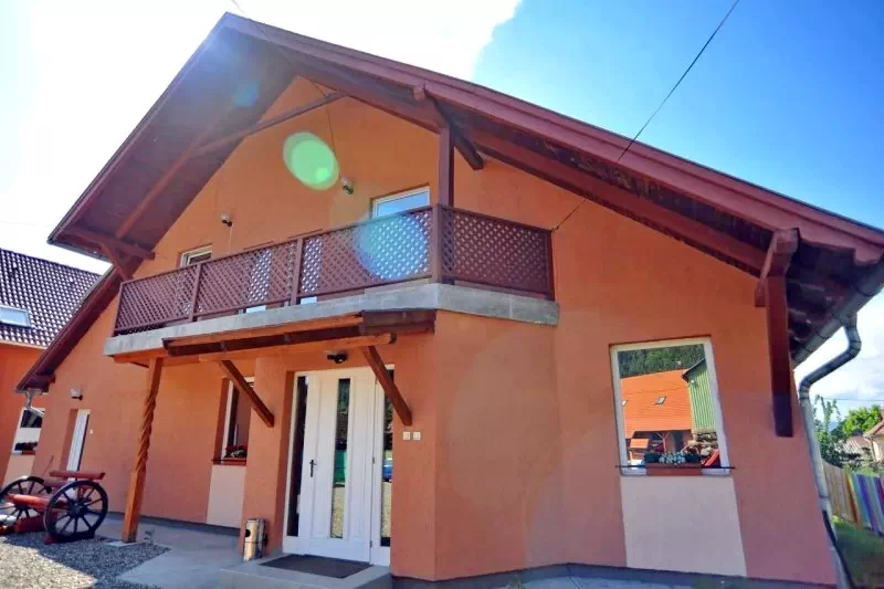 Cazare Lăzarea - Pensiune Castel*** | Gyergyószárhegy - Kastély Panzió***. Imaginea poate fi supusă drepturilor de autor. Se recomandă contactarea titularului drepturilor.