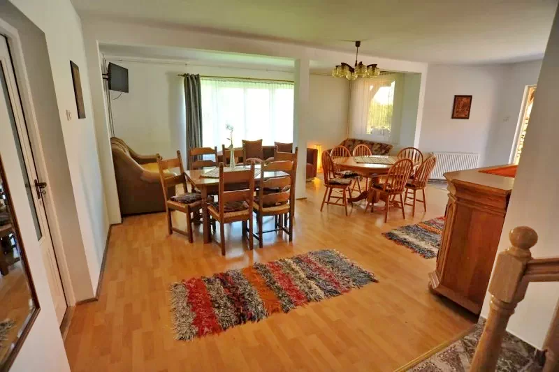 Lăzarea Cazare | Motel (K1074-33) Imaginea poate fi supusă drepturilor de autor. Se recomandă contactarea titularului drepturilor.