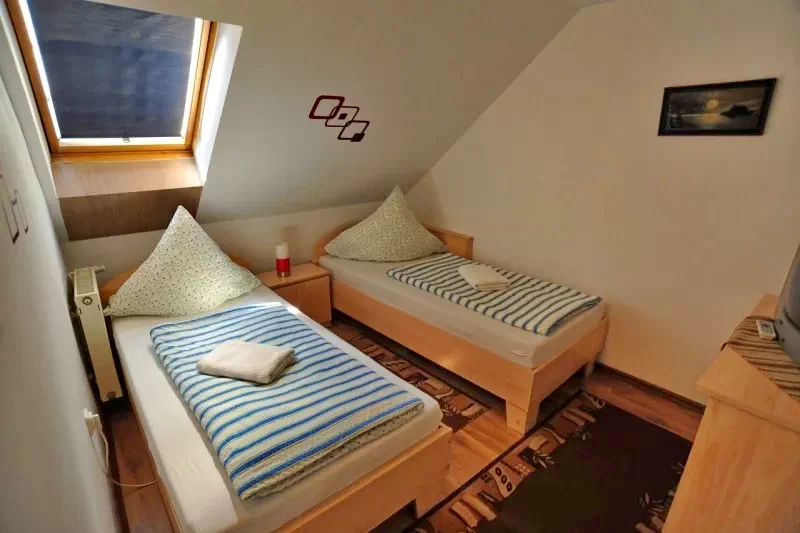 Cazare Lăzarea - Pensiune Castel*** | Gyergyószárhegy - Kastély Panzió***. Imaginea poate fi supusă drepturilor de autor. Se recomandă contactarea titularului drepturilor.