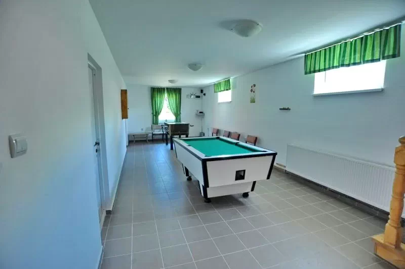 Lăzarea Cazare | Motel (K1074-37) Imaginea poate fi supusă drepturilor de autor. Se recomandă contactarea titularului drepturilor.