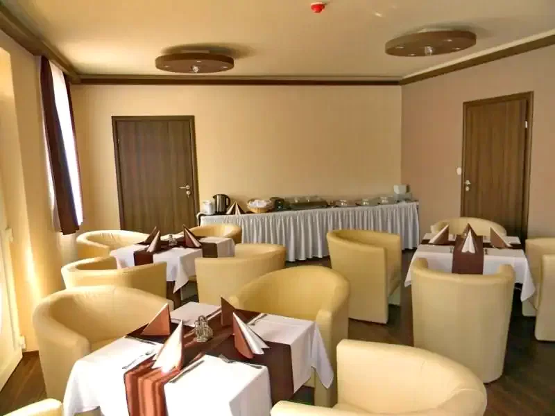  Cazare | Hotel*** (K0681-2) Imaginea poate fi supusă drepturilor de autor. Se recomandă contactarea titularului drepturilor.