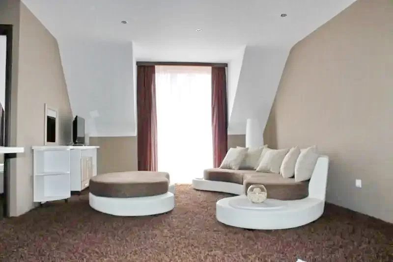  Cazare | Hotel*** (K0681-7) Imaginea poate fi supusă drepturilor de autor. Se recomandă contactarea titularului drepturilor.