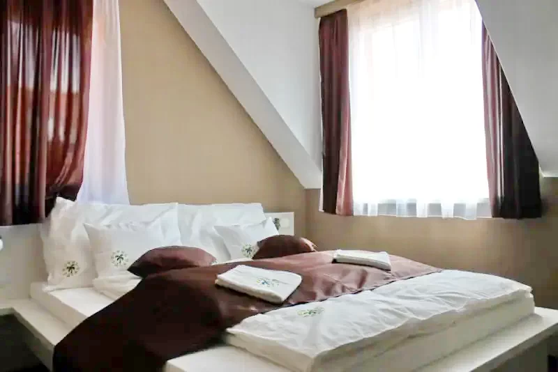  Cazare | Hotel*** (K0681-8) Imaginea poate fi supusă drepturilor de autor. Se recomandă contactarea titularului drepturilor.