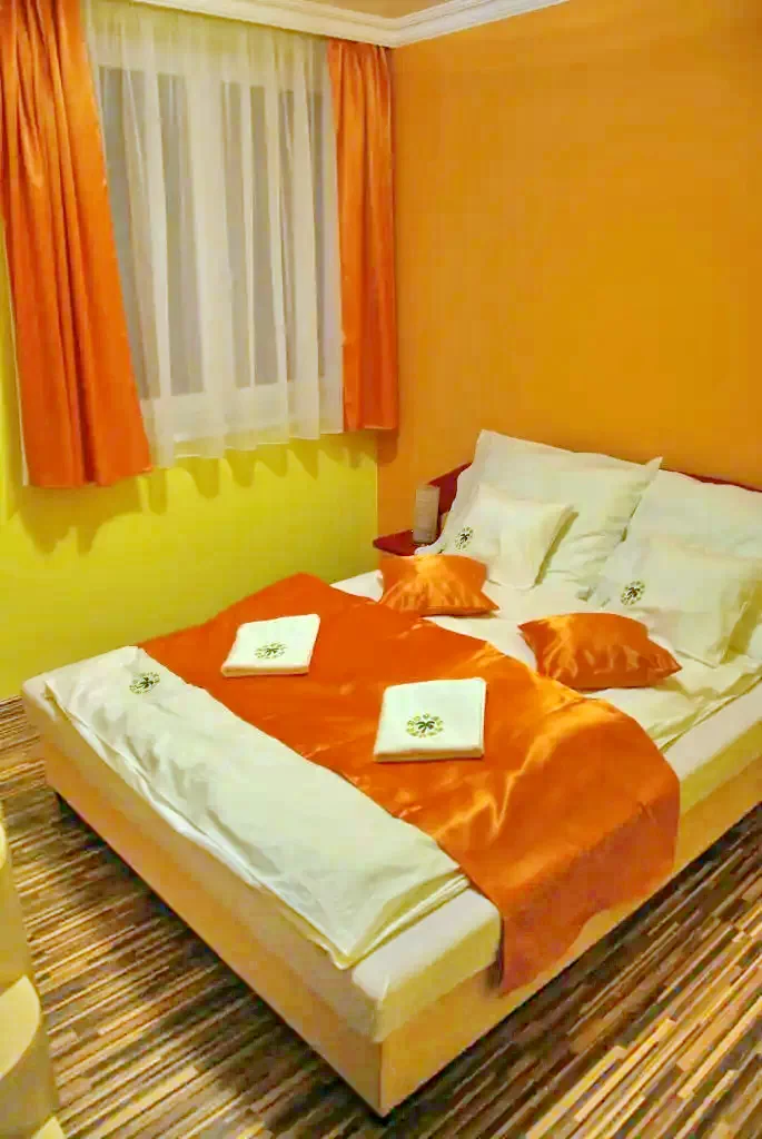  Cazare | Pensiune turistică (K0681-14) Imaginea poate fi supusă drepturilor de autor. Se recomandă contactarea titularului drepturilor.