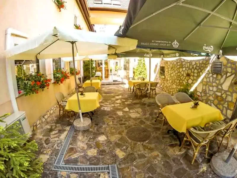 Mișcolț Cazare | Pensiune turistică (K0856-14) Imaginea poate fi supusă drepturilor de autor. Se recomandă contactarea titularului drepturilor.