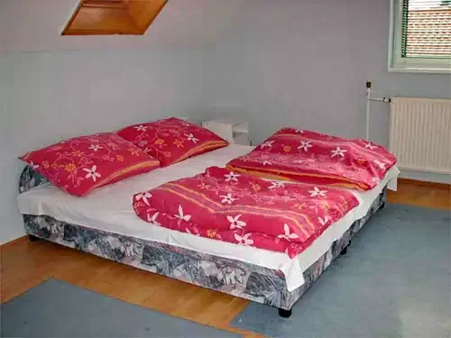  Cazare | Cabană (K0795-8) Imaginea poate fi supusă drepturilor de autor. Se recomandă contactarea titularului drepturilor.