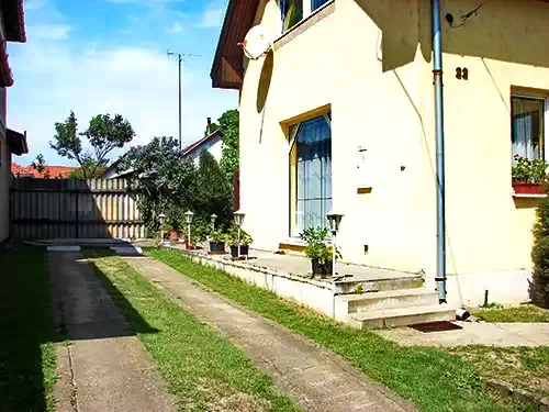 Hajdúszoboszló Szállás | Kulcsosház (K0795-10) A kép szerzői jogvédelem alatt állhat. Javasolt a kapcsolatfelvétel a jog tulajdonossal.