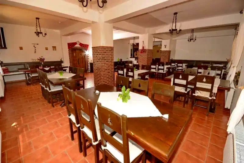 Zărnești Cazare | Motel (K1118-6) Imaginea poate fi supusă drepturilor de autor. Se recomandă contactarea titularului drepturilor.