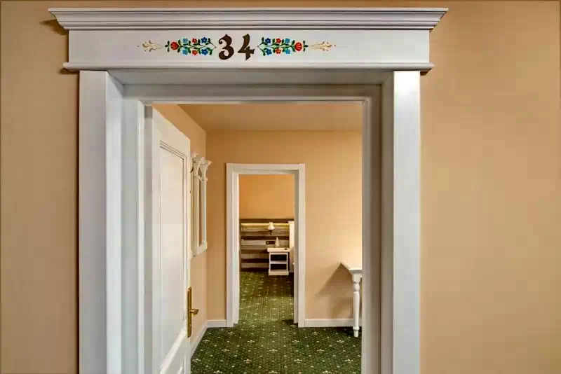 Zărnești Cazare | Motel (K1118-19) Imaginea poate fi supusă drepturilor de autor. Se recomandă contactarea titularului drepturilor.