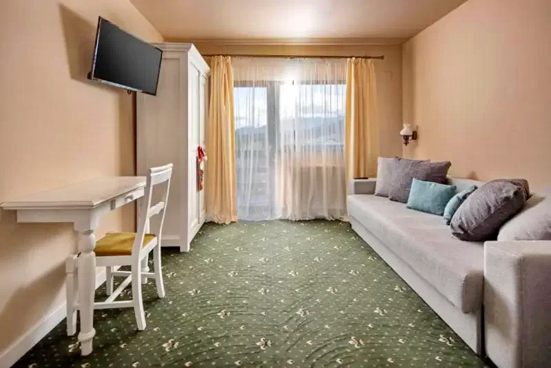 Zărnești Cazare | Motel (K1118-22) Imaginea poate fi supusă drepturilor de autor. Se recomandă contactarea titularului drepturilor.